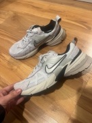 buty sportowe Nike v2k run