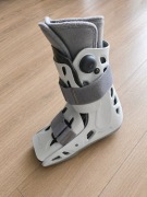 Orteza But Ortopedyczny Aircast wraz z pompką i stabilizacją, rozmiar M