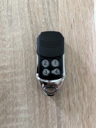 Uniwersalny pilot do bramy/szlabanu - 4 programowalne guziki