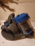 Odkurzacz Amazon Basics bezworkowy.