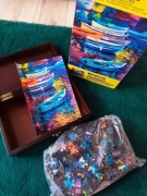 Nowe puzzle zamknięte w drewniane skrzynce 