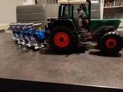 LEGO technic Fendt Favorit 514c  z pługiem Lemken Europal 9 sbrick
