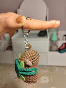 Breloczek kAPIBARA Z PLECAKEM Z ŻÓŁWIEM 