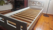 Łóżko z materacem lub bez 