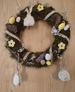 Wianek wielkanocny z mchu w stylu naturalnym 