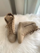 Nowe sneakersy Carinii 39