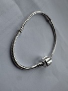 Bransoletka na charmsy w stylu Pandora 