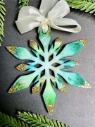 Ręcznie wykonana ozdoba z żywicy epoksydowej.