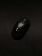 Logitech G Pro X Superlight | Zamontowane gripy i szklane ślizgacze