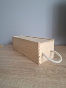 Pudełko na wino z zasuwka i sznurkiem 