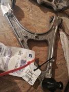 Wahacz prawy tył corvette C8 góra dól osłona 85561493 84831808 85722657