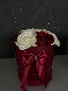 Flowerbox z 10 wiecznych róż bordowy