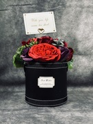 Elegancki flower box z różami – wyjątkowy prezent na każdą okazję