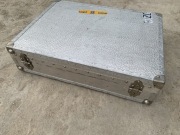 Stara duża skrzynia walizka aluminiowa na sprzęt muzyczny audio