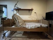 Łóżko rehabilitacyjne elektryczne z materacem przeciwodleżynowym 