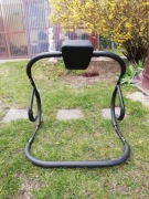 Kołyska urządzenie gimnastyczne do ćwiczeń na brzuszki