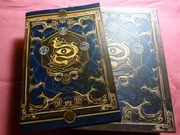 Tom kości RPG  Księga Czarodzieja zestaw z tacką + bonusy