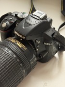 Nikon D5300 z obiektywem Nikon AF-S NIKKOR 18-140 mm