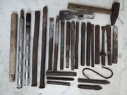 Zestaw stare niezniszczalne przecinki, wybijaki, młotek, hak