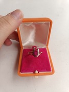 Pierścionek z kamieniem