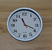 Zegar ścienny kwarcowy mechaniczny biały (17,5 cm)