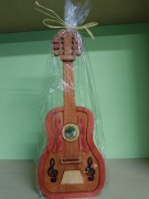 Skrzypce, etui na karafkę 