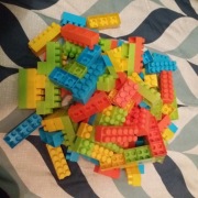 Klocki plastikowe (143 szt.)