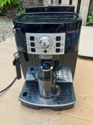 Ekspres ciśnieniowy do kawy DeLonghi Magnifica S ECAM22.115.B 1450W
