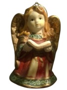 Figurka Aniołek z książką z dzwoneczkiem do zawieszenia na choinkę 7cm