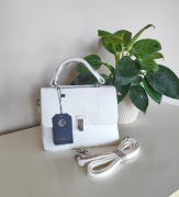 Torebka damska mała listonoszka biała ecru nowa z metką z paskiem wiosna