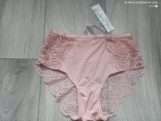 Majtki figi koronkowe różowe s