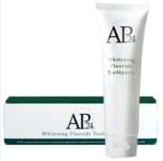 Wybielająca pasta z fluorem