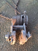 wciągarka łańcuchowa wraz ze zbloczem do szyny na 