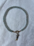 Naszyjnik,Choker z rybką z koralików i jadeitu