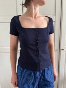 Granatowy top, koszulka, t-shirt prążkowany, na guziki | Next | r. 36
