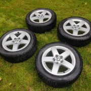 Opony Zimowe Nokian WRD4 185/60 R15 na alufelgach