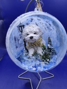 Bombka Z  ręcznie wykonanym Maltańczykiem w szaliku  zlotym 