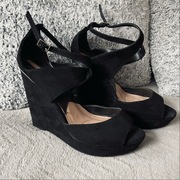 czarne buty koturny na platformie sandały lato złota 38 stradivarius