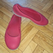 Baleríny Crocs W7 (24 cm).
