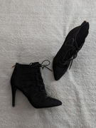 Nowe czarne zamszowe wiązane buty na obcasie szpilki gladiatorki Juliet 40