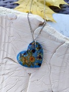 Wisiorek z żywicy w kształcie serca z suszonymi kwiatami NIEBIESKI