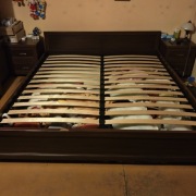 łóżko ze skrzynią na pościel i stelarzem wymiary 180x 200 brak materaca 