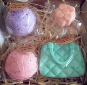 Zestaw:mydło glicerynowe,musujące kule,wosk GRATIS