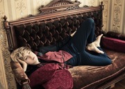 Fotografia modelka na kanapie