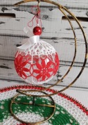 Unikatowa szydełkowa bombka na stojaku - Handmade