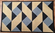 Chodnik antypoślizgowy w geometryczny print 