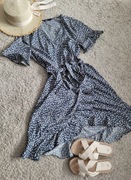 Sukienka kloszowana dziewczęca kobieca print kwiaty wiązanie w pasie dekold