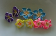 Kolorowe koraliki z polimerowej gliny w kształcie kwiatu 8szt