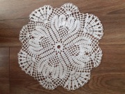 SERWETKA WYKONANA  NA SZYDEŁKU śr. 26 cm (4) 