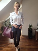 Granatowe spodnie z materiału ala rurki 